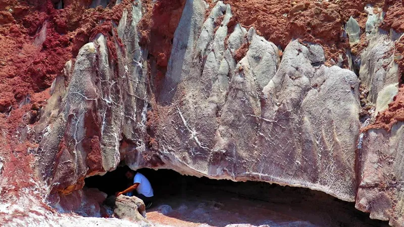 بهترین مکان های دیدنی جزیره هرمز کجاست؟ 6 Hormuz salt goddess cave