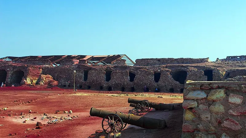 بهترین مکان های دیدنی جزیره هرمز کجاست؟ 7 Portuguese castle Hormuz