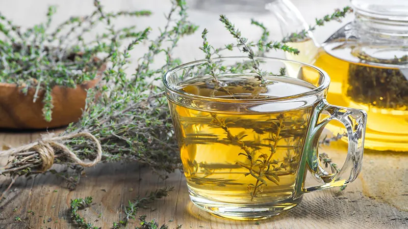 +10 تا از بهترین دمنوش گیاهی درمان سرماخوردگی 4 دمنوش آویشن