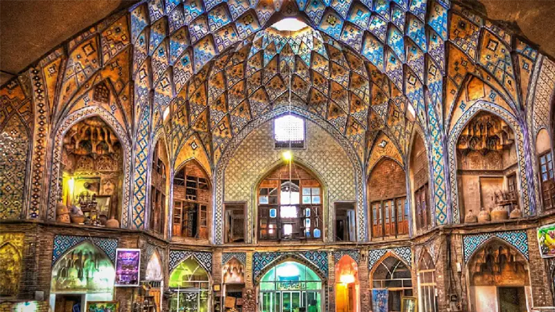 معرفی کامل سوغات کاشان؛ از گل محمدی تا فرش کاشان 12 بازار بزرگ کاشان بهترین مکان برای خرید سوغات