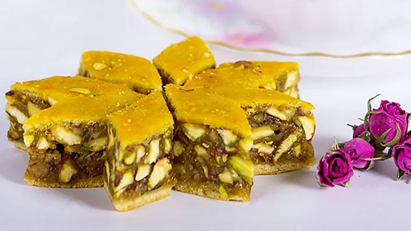 معرفی کامل سوغات کاشان؛ از گل محمدی تا فرش کاشان 5 باقلوا کاشانی