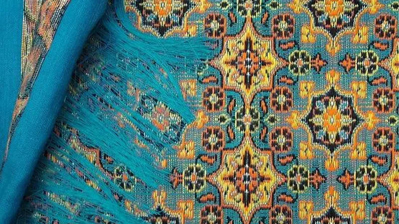 معرفی کامل سوغات کاشان؛ از گل محمدی تا فرش کاشان 7 زری بافی سوغات کاشان
