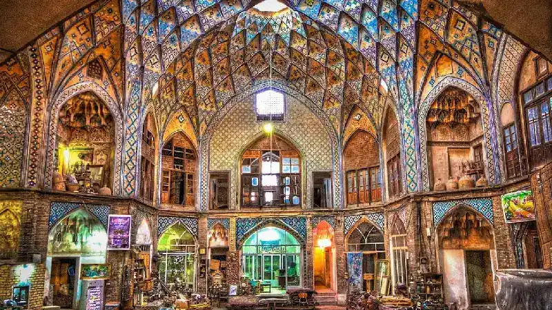 16 تا از بهترین جاهای دیدنی کاشان 9 بازار سنتی کاشان