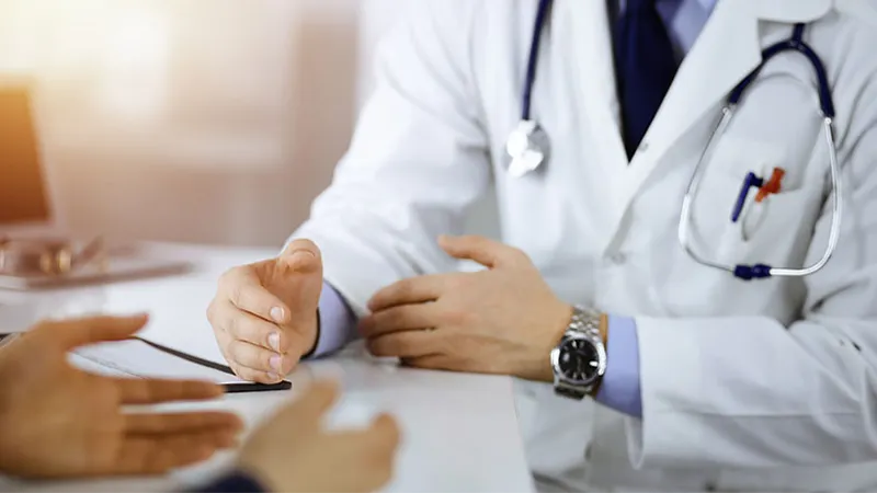 صفر تا 100 مراحل طب کار 1 معاینه پزشک هنگام آزمایشات طب کار