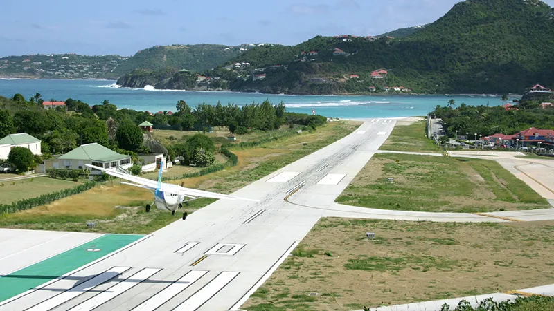 معرفی 10 تا از عجیب ترین فرودگاه های جهان 6 فرودگاه گوستاف 3، سنت بارتلمی: Gustaf III Airport St Barts