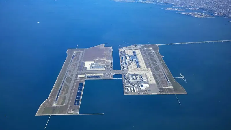 معرفی 10 تا از عجیب ترین فرودگاه های جهان 10 فرودگاه کانسای یا کانزای ژاپن Kansai International Airport