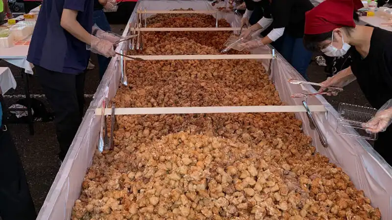 روز جهانی مرغ سوخاری چه روزی است؟ 2 بزرگترین مرغ سوخاری دنیا
