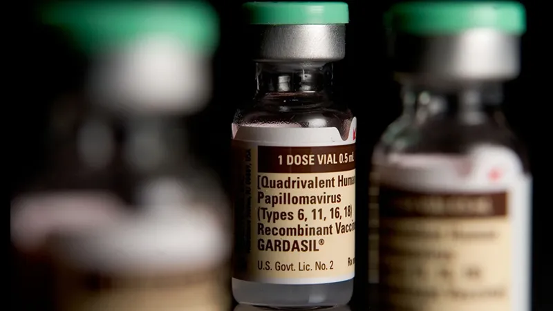چرا باید واکسن گارداسیل (HPV) بزنیم؟ 2 واکسن گارداسیل (HPV)