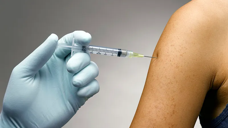 چرا باید واکسن گارداسیل (HPV) بزنیم؟ 3 واکسن گارداسیل (HPV)